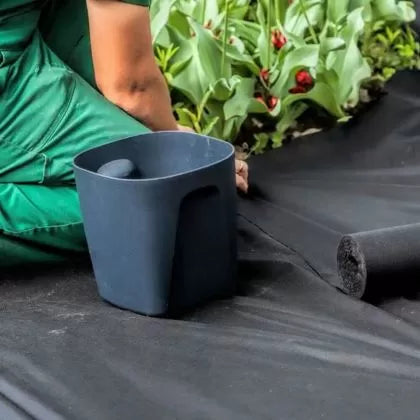 Black non-woven weed-control cover (agrotextile) 50 g/m² – 1.1 m x 100 m